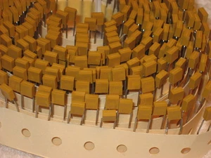 220pf 200 volt capacitors, new, quantity of 2 - Picture 1 of 2