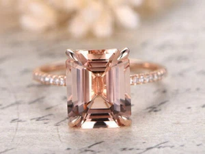 Anillo de compromiso de morganita creado en laboratorio esmeralda de 3,2 quilates enchapado en oro rosa de 14 quilates en plata - Imagen 1 de 6
