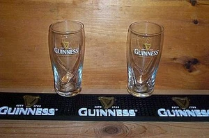 GUINNESS BEER MAT BAR COASTER & 2 GUINNESS GALAXY STYLE PINT GLASSES NEW - Picture 1 of 1