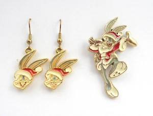 Earrings & Lapel Pin Set Bugs Bunny With Santa Hat Warner Brothers Enameled - Picture 1 of 7
