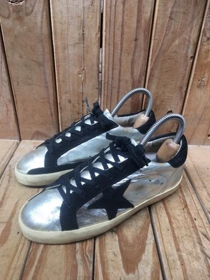 Golden Goose sneakers stringate da donna in pelle vernice argento EUR 35... - Immagine 1 di 4
