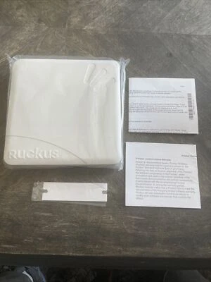 Ruckus Wireless ZoneFlex 7372 Access Point - Image 1 of 4