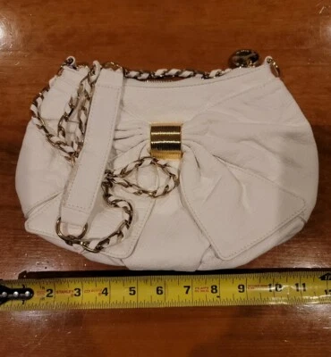 MUJER DEUX LUX CUERO SINTÉTICO BLANCO CON CORREAS DE CADENA DORADA MONEDERO Foto 1 de 4