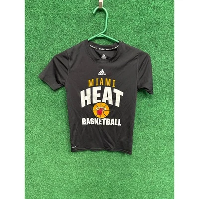 Camiseta Adidas Juvenil Miami Heat Negra Talla Pequeña  Foto 1 de 3