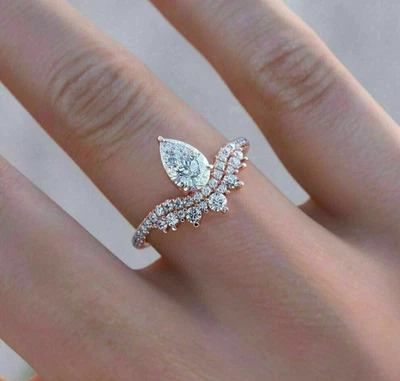 Anillo de cóctel para mujer de diamantes simulados talla pera de 2,5 quilates enchapado en oro amarillo de 14 quilates Foto 1 de 4