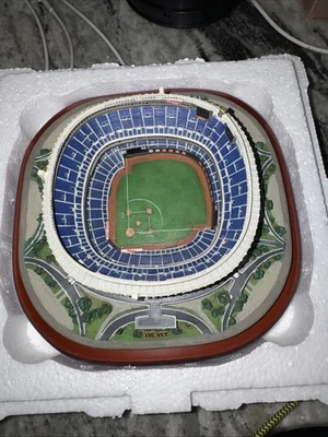 NEW Danbury Mint Philadelphia Phillies "THE VET" Veteran's Stadium Replica - Image 1 of 4