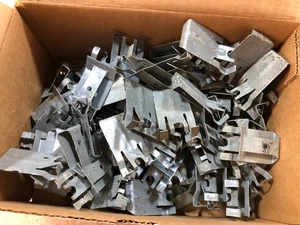 170 Pack CADDY ERICO 515A LAY-IN & TROFFER SUPPORT CLIP, STRAIGHT OR UPTURNED - Picture 1 of 2