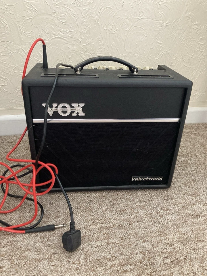 Vox VT20 Valvetronix 20W Modeling Guitar Amplifier Combo - Image 1 of 3