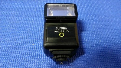 SUNPAK AUTO 221D CAMERA FLASH Dedicated FOR Canon CAMERAS 2209A Japan - Image 1 of 2