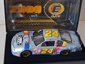 NASCAR 2000 Jeff Gordon #24 Dupont Silver ELITE Action 1/24 Scale #3261 of 7500 - Picture 1 of 10