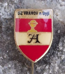 Talla Vranov nad Dyja Castillo Estatal Escudo de Armas Oficial Cresta Heráldica Pin Insignia - Imagen 1 de 4