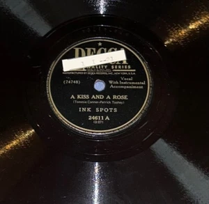 DECCA  24611  INK SPOTS  A KISS AND A ROSE  78 RECORD  READ DESCRIPTION - Foto 1 di 6