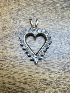 Vintage 10kt Yellow Gold 20 Diamond Heart Pendant 2.2 gram - Picture 1 of 6