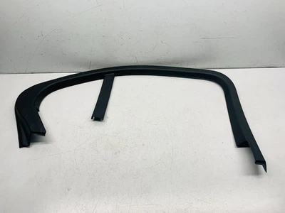 MERCEDES-BENZ C200 EMBELLECEDOR DE SELLADO DE VENTANA 2020 P/S TRASERO CLASE C AMG-LINE A2057370171 Foto 1 de 4