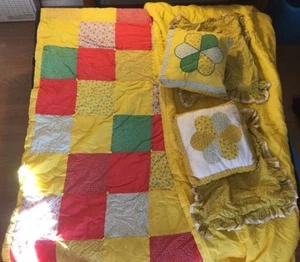 Vintage Comforter Set Yellow Flowers W/ 2 Pillow Cases & 2 Decor Pillows - Picture 1 of 9