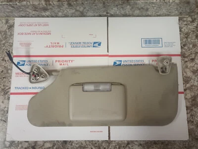 2005-2007 CHRYSLER 300 DODGE CHARGER MAGNUM Illuminated Visor 1AH07BD1AA LEFT - Image 1 of 4