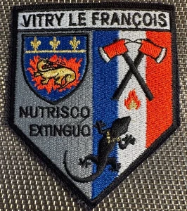 ECUSSON PATCH SAPEURS POMPIERS VITRY LE FRANÇOIS (ÉCU 83) NUTRISCO EXTINGO - Picture 1 of 2