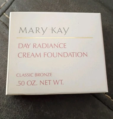 Mary Kay DAY RADIANCE Cream Foundation Classic BRONZE .5 oz  New in Box - RARE - Image 1 of 4