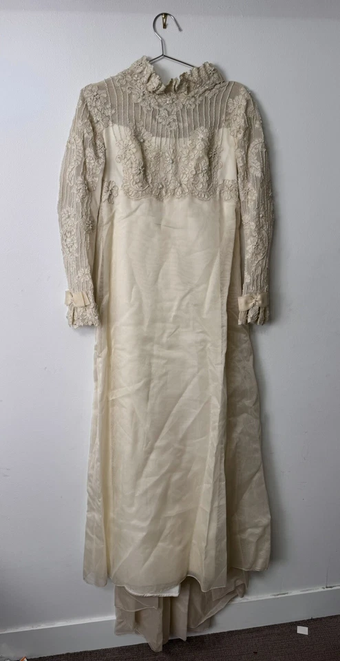 Priscilla Of Boston 1960’s Daisies MCM Wedding Dress Lace Embroidered Floral - Image 1 of 4