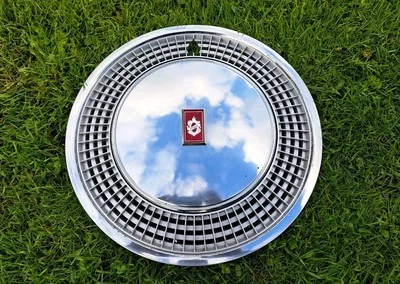 Nuevo de Lote Antiguo 1980-1981 Oldsmobile Delta 88 98 15" Tapacubos Cubierta de Rueda 80 81 22505013 Foto 1 de 4