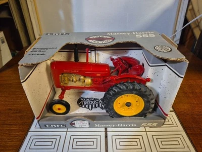 Tractor de juguete Ertl Massey-Harris 555 vintage en caja 1994 escala 1:16 Foto 1 de 4
