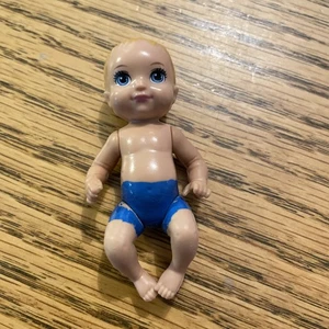 Mattel Barbie Skipper Babysitter blonde Babypuppe blaue Augen 2,75" & Windel - Bild 1 von 6