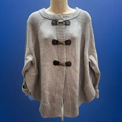 Jaqueta suéter Banana Republic Paris tamanho P fivela frontal poncho capa cinza casual - Imagem 1 de 4