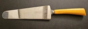 Vintage MCM Golden Yellow Butterscotch Bakelite Handle Serrated Cake Knife - Picture 1 of 2