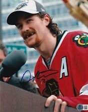 BECKETT DUNCAN KEITH SIGNED CHICAGO BLACKHAWKS 8X10 2010 CUP PARADE PHOTO 456663