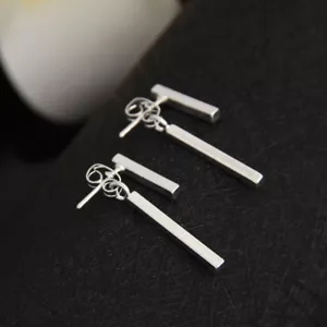 9K WHITE GOLD Filled BIRTHDAY LADIES T BAR STUD DROP EARRINGS XMAS GIFT - Picture 1 of 3