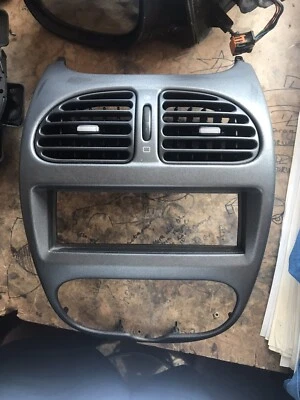PEUGEOT 206cc  2000-2007  DASH AIR VENTS & SURROUND TRIM COVER - Image 1 of 4