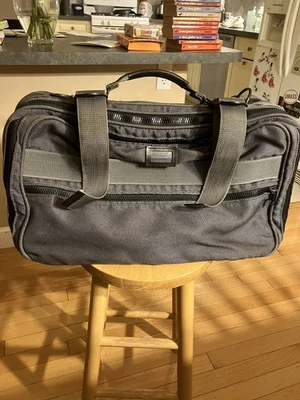 Bolsa de transporte de náilon verde Andiamo com alça de ombro feita nos EUA 22 x 13" - Imagem 1 de 4