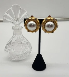 Baroque Faux Pearl And Rhinestones Matte Gold Round Earrings John Candice  - Picture 1 of 7