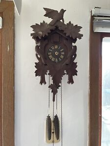 ANTIQUE 8 DAY GERMAN BLACK FOREST DEEPLY CARVED CUCKOO CLOCK Works Project Clock
