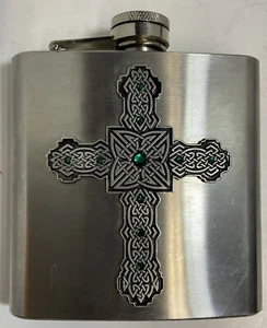 Frasco de metal de acero inoxidable 6 oz con acento de gema verde cruz usadoKitchenCom - Imagen 1 de 8