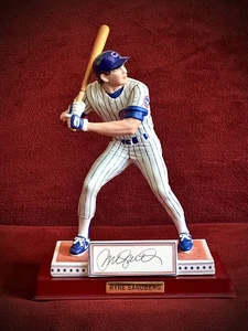 SPORTS IMPRESSIONS RYNE SANDBERG AUTOGRAPHED FIGURINE LTD/975 - Picture 1 of 5