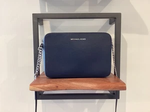 Michael Kors navy jet set Crossbody excellent condition - Picture 1 of 12