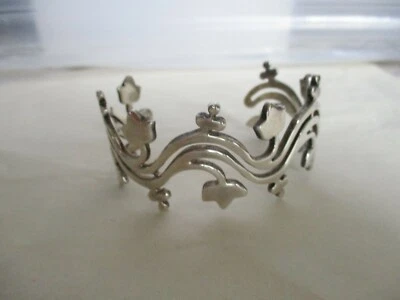 Brazalete Newbridge A10, plateado, floral perforado, 7" incl Gap, Irlanda  Foto 1 de 4