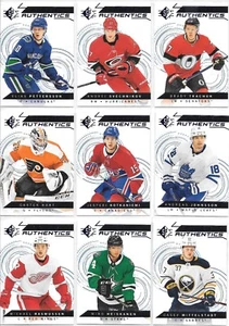 U ELIGES EM LOTE 2018-19 18-19 SP Hockey azul novato auténtico juego de tarjetas de inserción de radiocontrol - Imagen 1 de 1