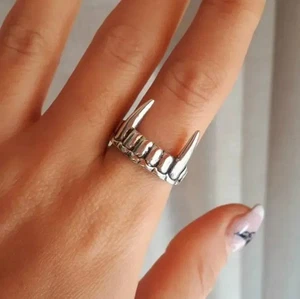 Vampire Teeth Open Ring Jewelry Gothic Silvery Tooth Fangs Adjustable Resizable - Picture 1 of 7