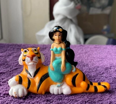 ARCOTOYS DISNEY ALADDIN COLLECTIBLE 4" FIGURE JASMINE  & RAJAH 1992 - Image 1 of 4