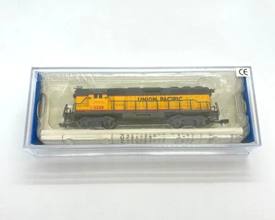 Bachmann USA 61251 - Union Pacific "3258" Yellow Diesel Locomotive N Gauge Train - image 1 of 4