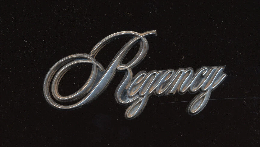 B33 - 1972-1974 OLDSMOBILE 98 REGENCIA TECHO PILAR VELA EMBLEMA INSIGNIA SÍMBOLO LOGOTIPO Foto 1 de 1
