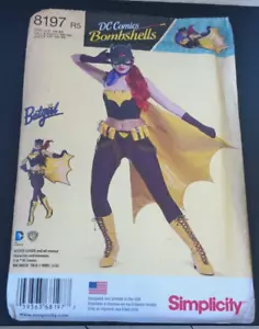 Costume Semplicità Modello 8197 ~ Ms BATGIRL ~ DC Comics Bombshells ~ Taglia 14-22 - Foto 1 di 3