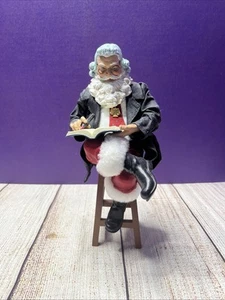 Kurt Adler Fabriche Weihnachtsmann Figur - Anwalt Weihnachtsmann sitzt auf Hocker - 10" - Bild 1 von 6