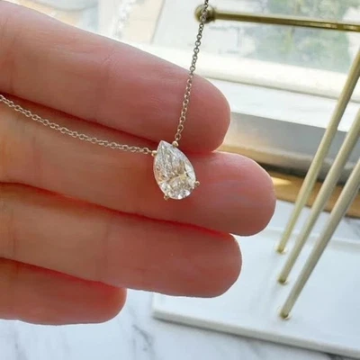 Colgante en forma de lágrima de diamantes cultivados en laboratorio talla pera de 1 quilate cadena de 18" de oro amarillo de 10 quilates Foto 1 de 4