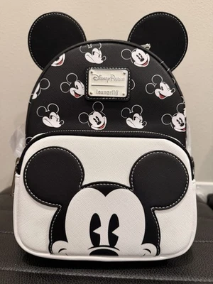 Mochila Loungefly Tienda Parques Disney - Mickey Mouse - Blanco y Negro Nueva Foto 1 de 3
