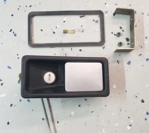 Manija de puerta exterior de pasajero delantero original Land Rover Discovery I 1994-1999 - Imagen 1 de 8
