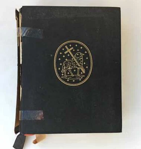 Holy Bible King James Version THE HOLY BIBLE CONTAINING THE OLD AND NEW TESTAMEN - Picture 1 of 12