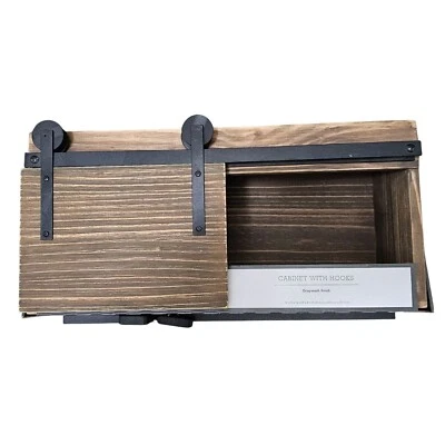 Gabinete Umbral con Ganchos Acabado Grisywash 7.5" H x 16" W x 8" D Foto 1 de 4